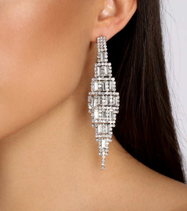 Born For It Baguette Rhinestone Kite Earrings is the perfect Homecoming look pick with on-trend details to make the 2023 HOCO dance your most memorable event yet!