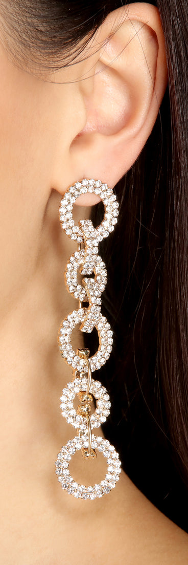 Drop Link Rhinestone Duster Earrings is the perfect Homecoming look pick with on-trend details to make the 2023 HOCO dance your most memorable event yet!