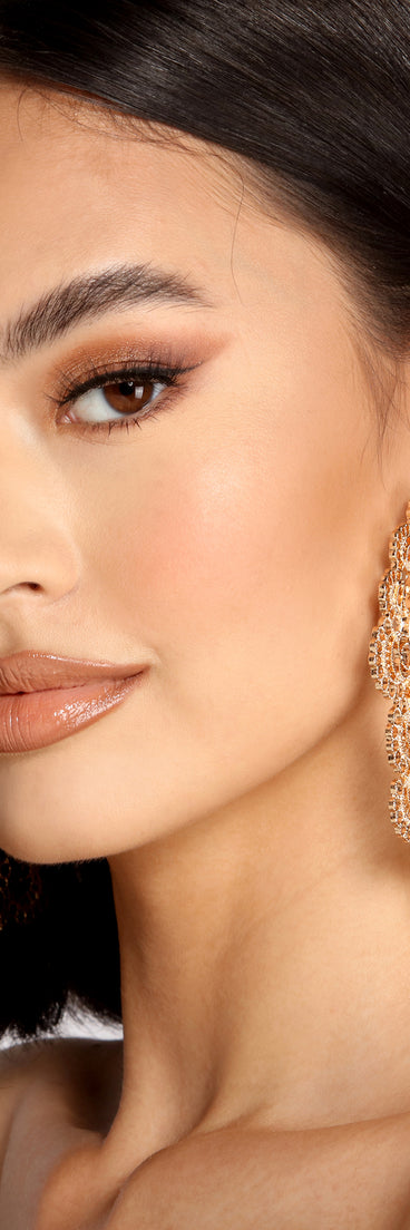 Feeling So Extra Filigree Large Hoops is the perfect Homecoming look pick with on-trend details to make the 2023 HOCO dance your most memorable event yet!