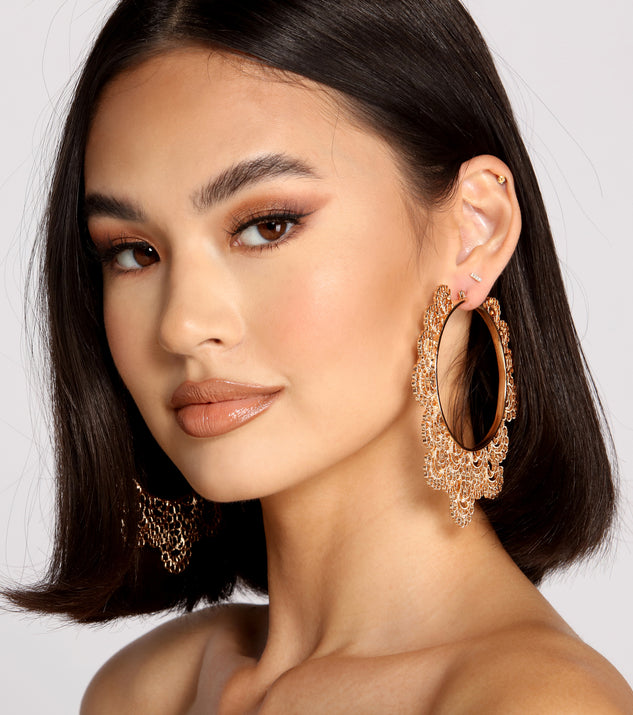 Feeling So Extra Filigree Large Hoops is the perfect Homecoming look pick with on-trend details to make the 2023 HOCO dance your most memorable event yet!