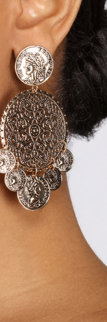 Boho Vibes Coin Chandelier Earrings is a trendy pick to create 2023 festival outfits, festival dresses, outfits for concerts or raves, and complete your best party outfits!