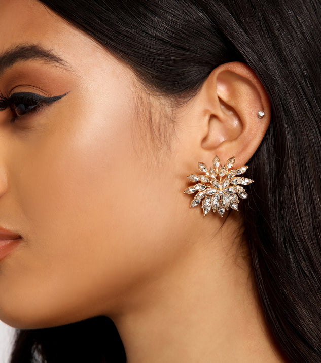 With Faceted Gemstone Flower Stud Earrings as your homecoming jewelry or accessories, your 2023 Homecoming dress look will be fire!