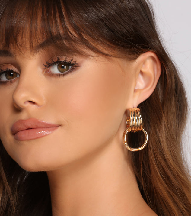 Linked Ring Statement Earrings is the perfect Homecoming look pick with on-trend details to make the 2023 HOCO dance your most memorable event yet!