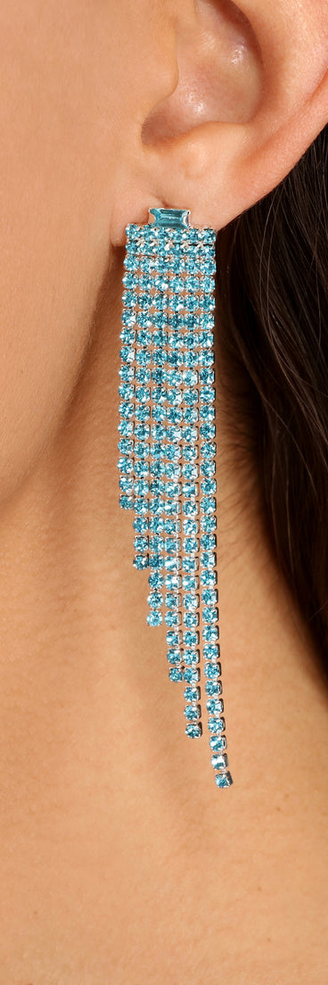 A Touch Of Glam Fringe Earrings is a trendy pick to create 2023 festival outfits, festival dresses, outfits for concerts or raves, and complete your best party outfits!