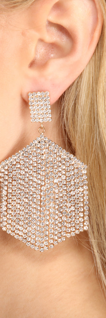 Fave Fringe Statement Earrings creates the perfect New Year’s Eve Outfit or new years dress with stylish details in the latest trends to ring in 2023!