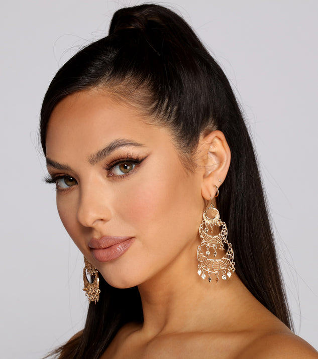 Golden Glow Chandelier Earrings is a trendy pick to create 2023 festival outfits, festival dresses, outfits for concerts or raves, and complete your best party outfits!