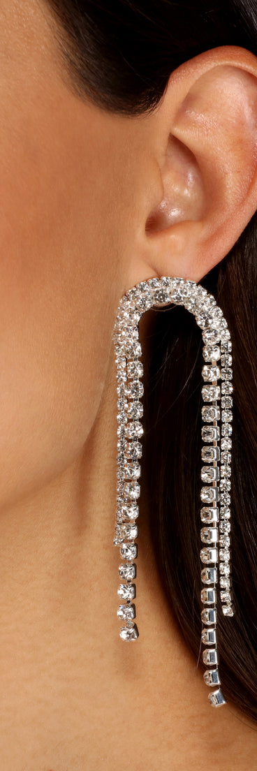 Flashing Lights Rhinestone Duster Earrings is the perfect Homecoming look pick with on-trend details to make the 2023 HOCO dance your most memorable event yet!