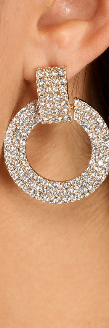 Encircled In Luxe Rhinestone Door Knocker Earrings is the perfect Homecoming look pick with on-trend details to make the 2023 HOCO dance your most memorable event yet!