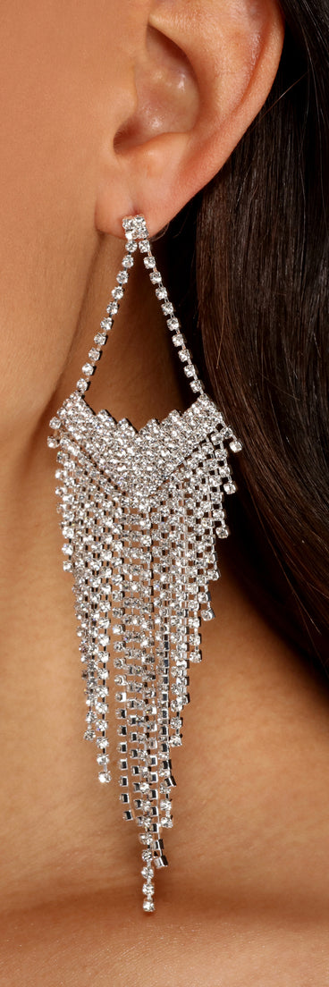 High Class Rhinestone Fringe Earrings is the perfect Homecoming look pick with on-trend details to make the 2023 HOCO dance your most memorable event yet!