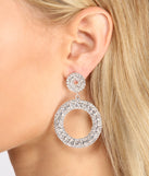 Make It Shine Silver Rhinestone Circular Drop Earrings is the perfect Homecoming look pick with on-trend details to make the 2023 HOCO dance your most memorable event yet!