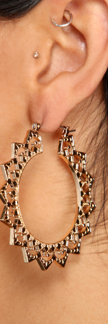 A Little Bit Of Everything Hoops Multipack is a trendy pick to create 2023 festival outfits, festival dresses, outfits for concerts or raves, and complete your best party outfits!