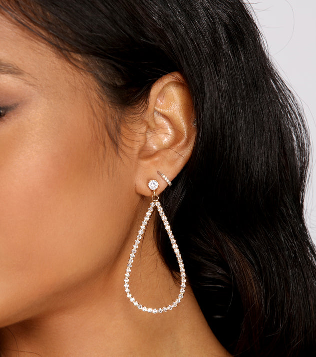 Trendy Teardrop Rhinestone Duster Earrings is a stunning choice for a bridesmaid dress or maid of honor dress, and to feel beautiful at Homecoming 2023, fall or winter weddings, formals, & military balls!