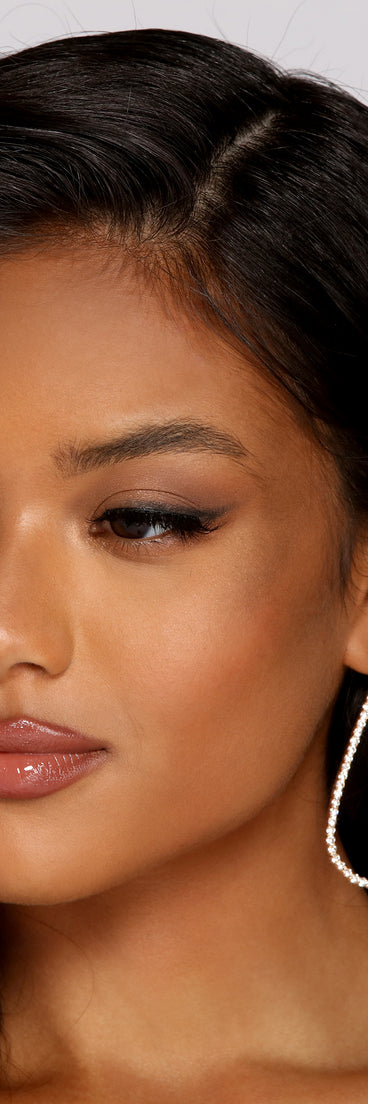 Trendy Teardrop Rhinestone Duster Earrings is a stunning choice for a bridesmaid dress or maid of honor dress, and to feel beautiful at Prom 2023, spring weddings, formals, & military balls!