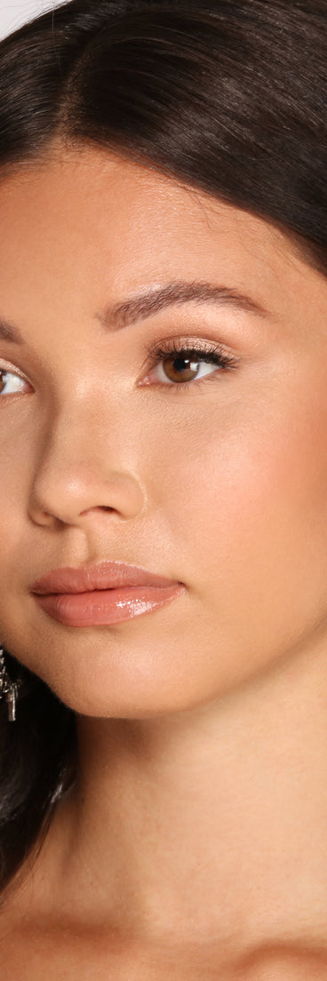 Reign And Shine Rhinestone Earrings is the perfect Homecoming look pick with on-trend details to make the 2023 HOCO dance your most memorable event yet!