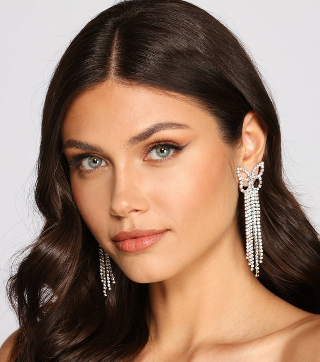 Rhinestone Fringe Butterfly Earrings is the perfect Homecoming look pick with on-trend details to make the 2023 HOCO dance your most memorable event yet!