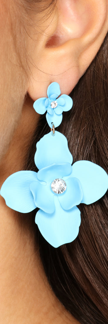 Keep Blooming Rhinestone Flower Earrings is a trendy pick to create 2023 festival outfits, festival dresses, outfits for concerts or raves, and complete your best party outfits!