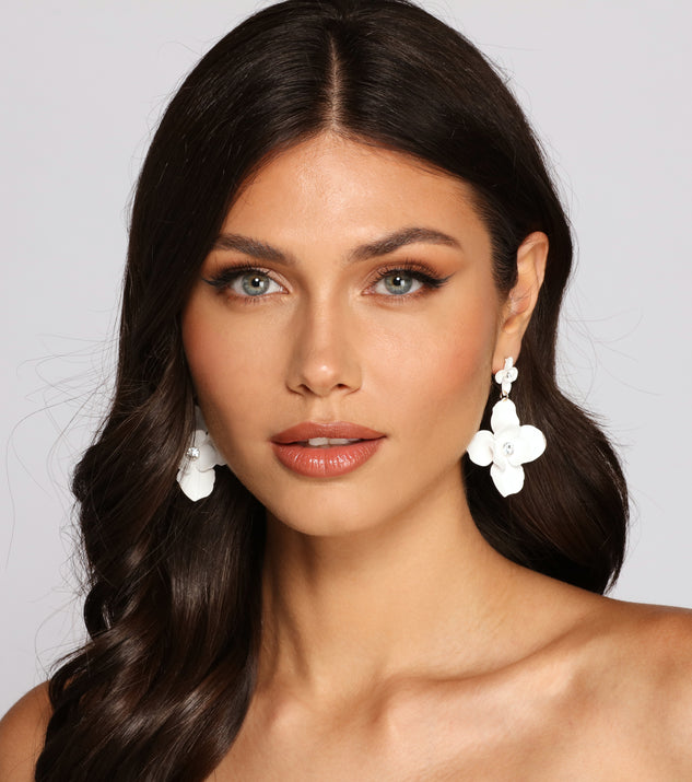 Keep Blooming Rhinestone Flower Earrings is a trendy pick to create 2023 festival outfits, festival dresses, outfits for concerts or raves, and complete your best party outfits!