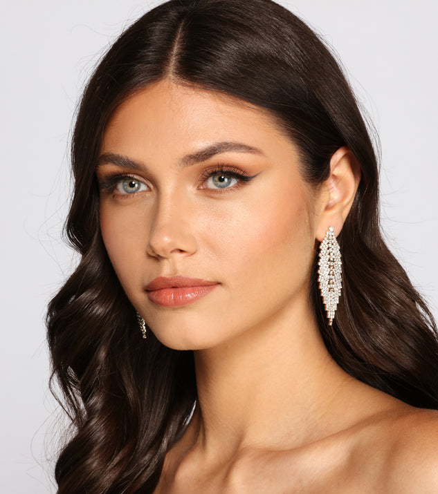 With Glitzy Rhinestone Chandelier Earrings as your homecoming jewelry or accessories, your 2023 Homecoming dress look will be fire!