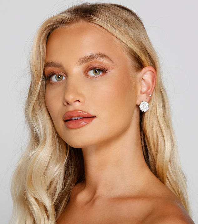With Sweet Charm Cubic Zirconia Flower Studs as your homecoming jewelry or accessories, your 2023 Homecoming dress look will be fire!