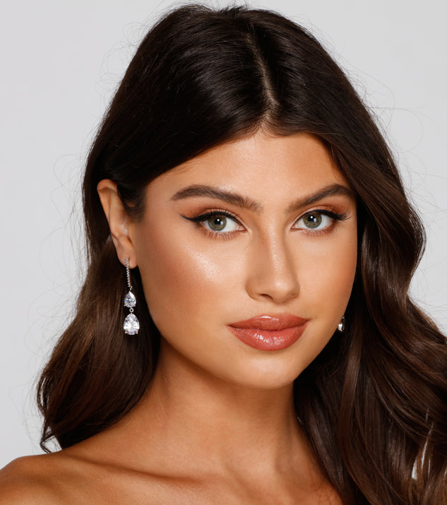 With Mesmerizing Shine Cubic Zirconia Teardrop Earrings as your homecoming jewelry or accessories, your 2023 Homecoming dress look will be fire!