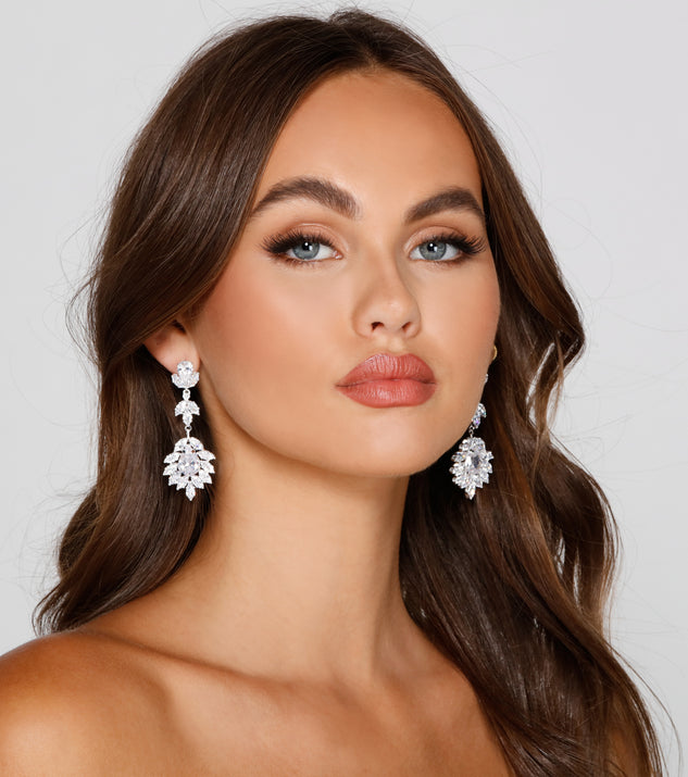 With That Luxe Glow Teardrop Earrings as your homecoming jewelry or accessories, your 2023 Homecoming dress look will be fire!