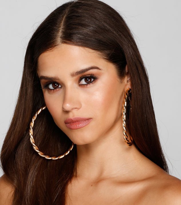 Living Large Trendy Twist Hoops is a trendy pick to create 2023 festival outfits, festival dresses, outfits for concerts or raves, and complete your best party outfits!