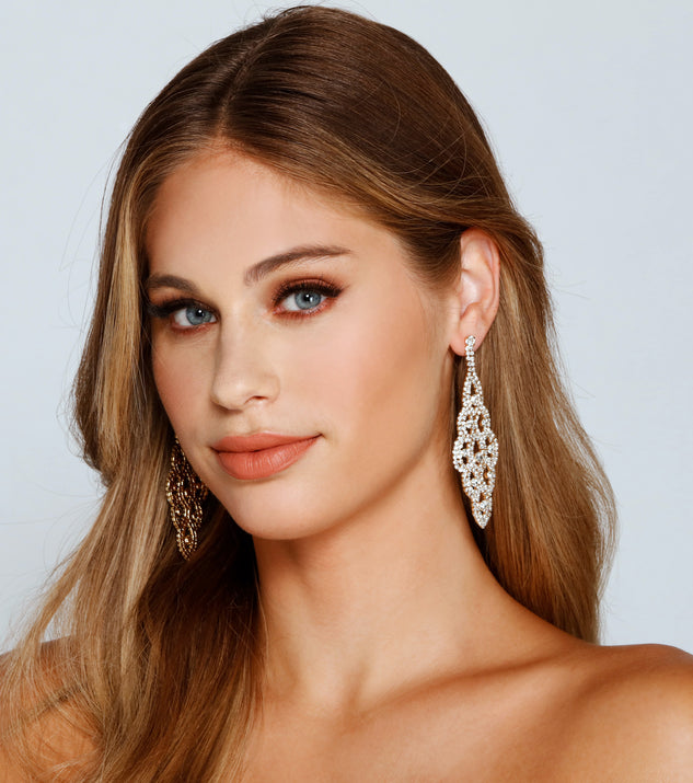 Turn Up The Shine Chandelier Earrings is the perfect Homecoming look pick with on-trend details to make the 2023 HOCO dance your most memorable event yet!