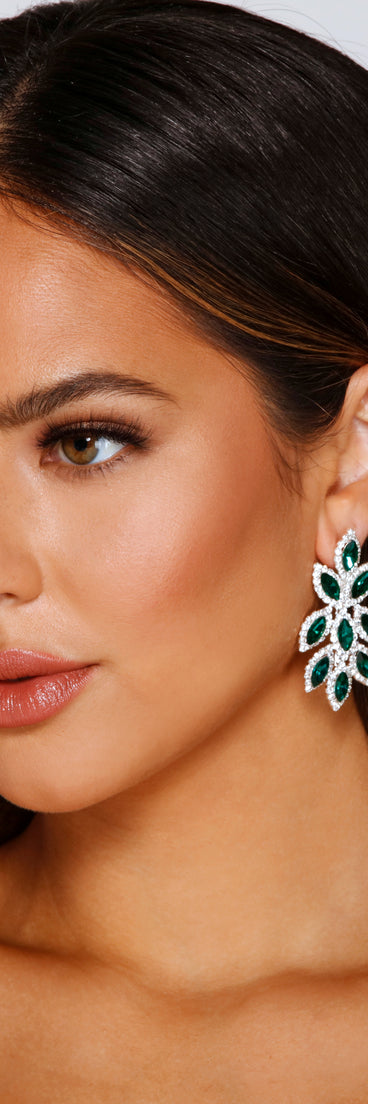 With Feeling Lucky Rhinestone Leaf Duster Earrings as your homecoming jewelry or accessories, your 2023 Homecoming dress look will be fire!