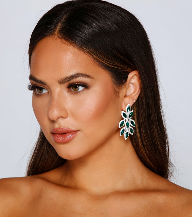 With Feeling Lucky Rhinestone Leaf Duster Earrings as your homecoming jewelry or accessories, your 2023 Homecoming dress look will be fire!