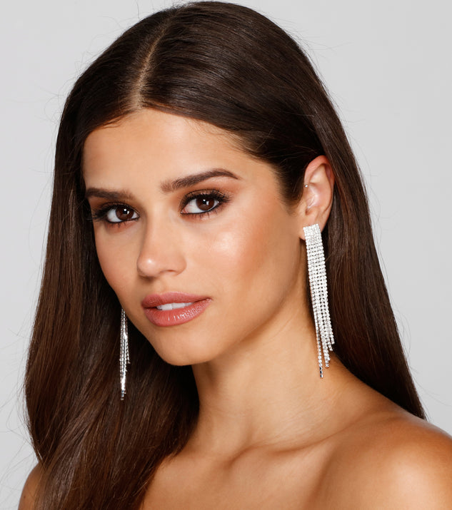 With Major Luxe Rhinestone Fringe Earrings as your homecoming jewelry or accessories, your 2023 Homecoming dress look will be fire!