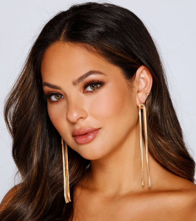 Sleek Chain Fringe Statement Earrings is the perfect Homecoming look pick with on-trend details to make the 2023 HOCO dance your most memorable event yet!