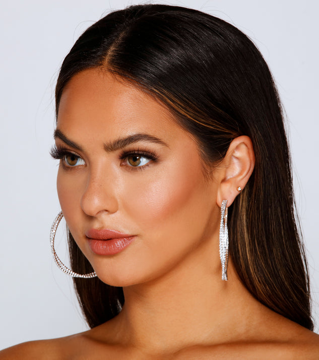 With Twist Of Glam Rhinestone Hoops as your homecoming jewelry or accessories, your 2023 Homecoming dress look will be fire!