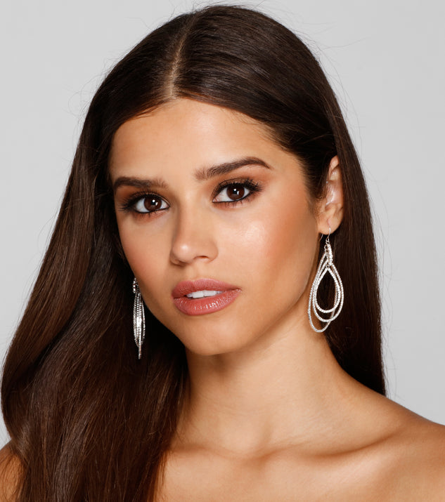 Sparkle Love Rhinestone Fish Hook Earrings is the perfect Homecoming look pick with on-trend details to make the 2023 HOCO dance your most memorable event yet!