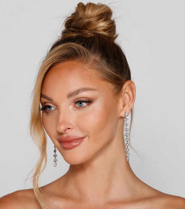 Effortlessly Pretty Dainty Linear Earrings is the perfect Homecoming look pick with on-trend details to make the 2023 HOCO dance your most memorable event yet!