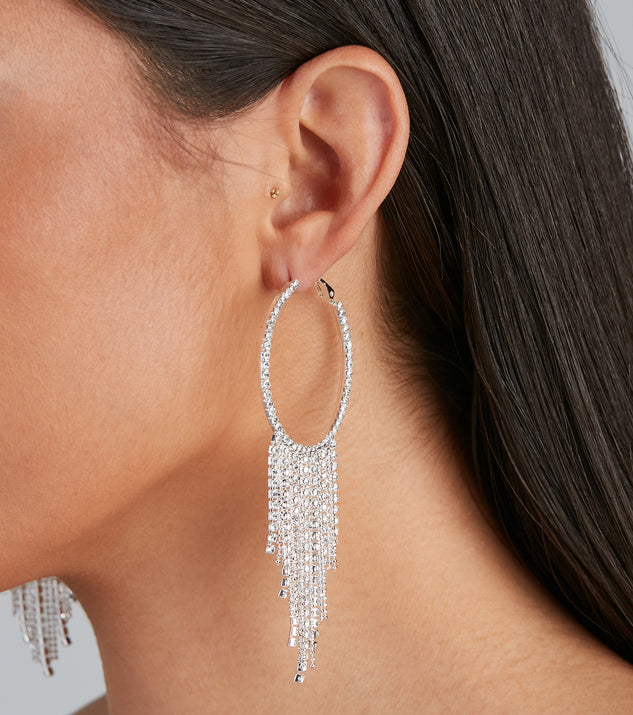 Alluring Glamour Fringe Hoop Earrings is the perfect Homecoming look pick with on-trend details to make the 2023 HOCO dance your most memorable event yet!