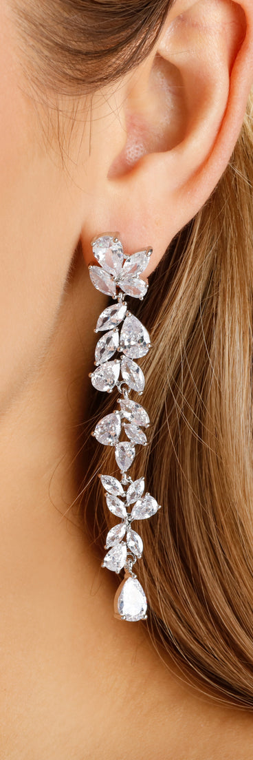 With Sparkling Beauty Linear Earrings as your homecoming jewelry or accessories, your 2023 Homecoming dress look will be fire!