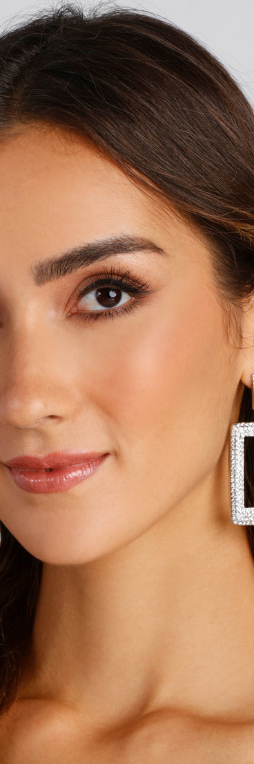 Diva Moment Rhinestone Statement Earrings is the perfect Homecoming look pick with on-trend details to make the 2023 HOCO dance your most memorable event yet!