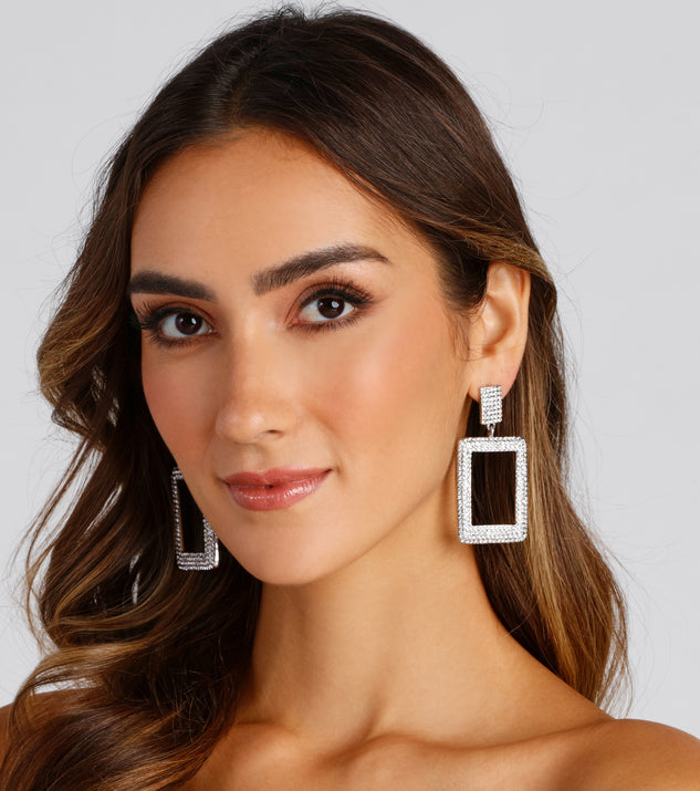 Diva Moment Rhinestone Statement Earrings is the perfect Homecoming look pick with on-trend details to make the 2023 HOCO dance your most memorable event yet!