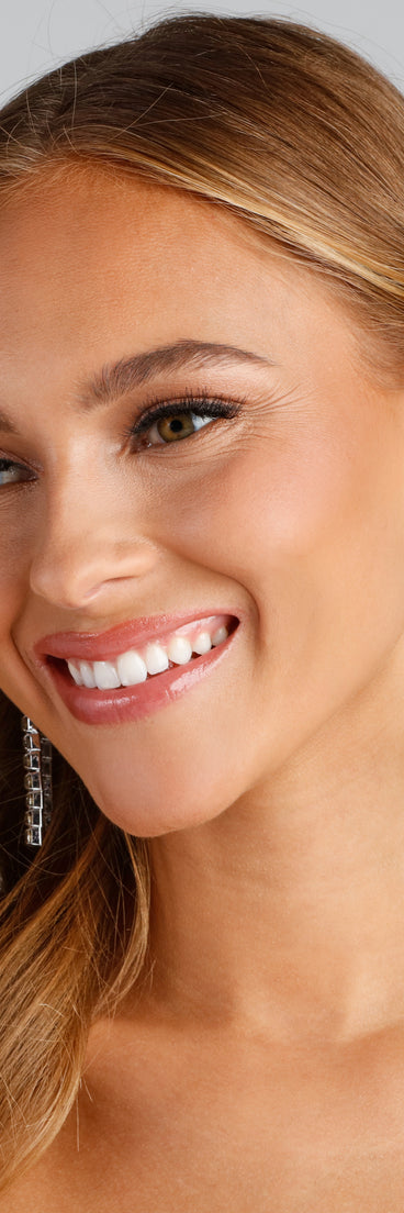 Drama Chic Rhinestone Door Knocker Earrings is the perfect Homecoming look pick with on-trend details to make the 2023 HOCO dance your most memorable event yet!