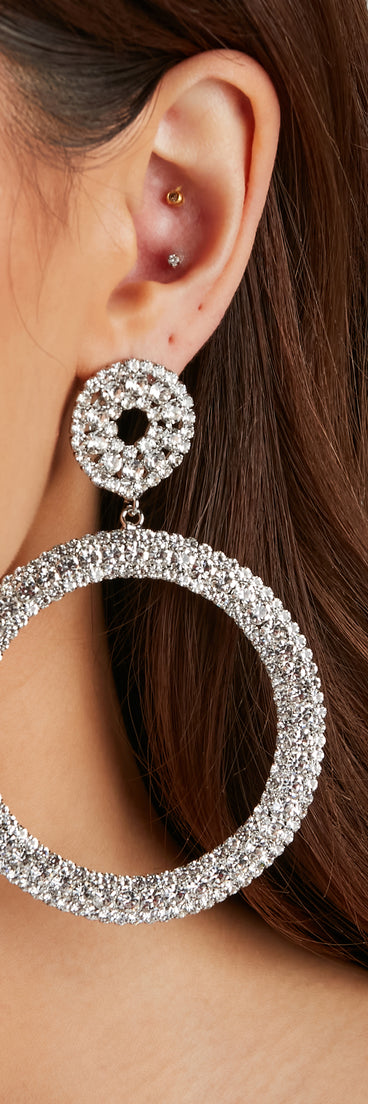 Lady In Rhinestone Hoops is the perfect Homecoming look pick with on-trend details to make the 2023 HOCO dance your most memorable event yet!