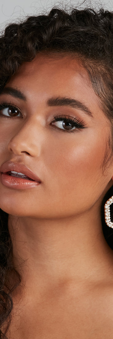Sense Of Glam Rhinestone Earrings is the perfect Homecoming look pick with on-trend details to make the 2023 HOCO dance your most memorable event yet!