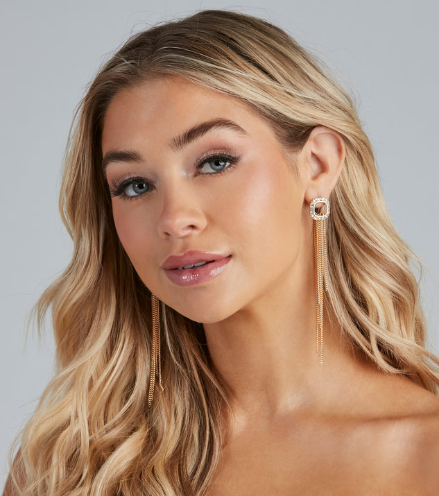 Edgy Luxe Rhinestone Chain Fringe Earrings is the perfect Homecoming look pick with on-trend details to make the 2023 HOCO dance your most memorable event yet!