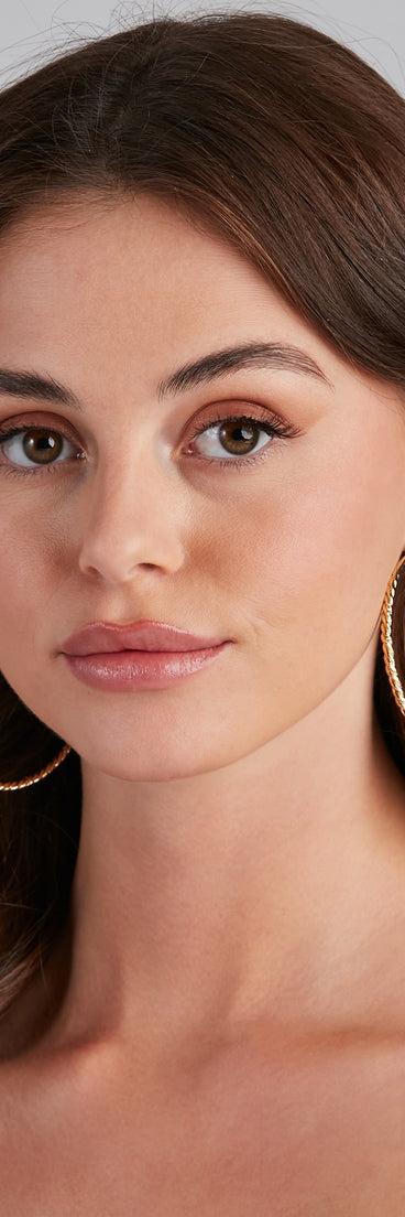 Twist And Turn Hoop Earrings is a trendy pick to create 2023 festival outfits, festival dresses, outfits for concerts or raves, and complete your best party outfits!