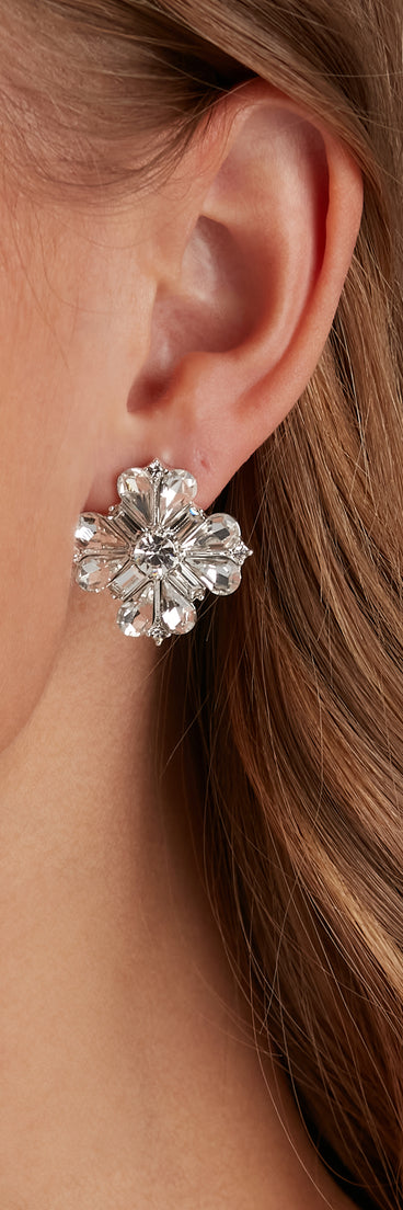 So Artsy Flower Studs is the perfect Homecoming look pick with on-trend details to make the 2023 HOCO dance your most memorable event yet!