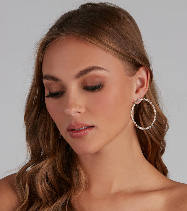 Elevate Rhine Hoop Earrings is the perfect Homecoming look pick with on-trend details to make the 2023 HOCO dance your most memorable event yet!