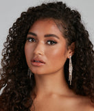 So Gatsby Linear Chandelier Earrings is the perfect Homecoming look pick with on-trend details to make the 2023 HOCO dance your most memorable event yet!