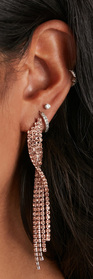 Twist Statement Rhinestone Earrings is the perfect Homecoming look pick with on-trend details to make the 2023 HOCO dance your most memorable event yet!