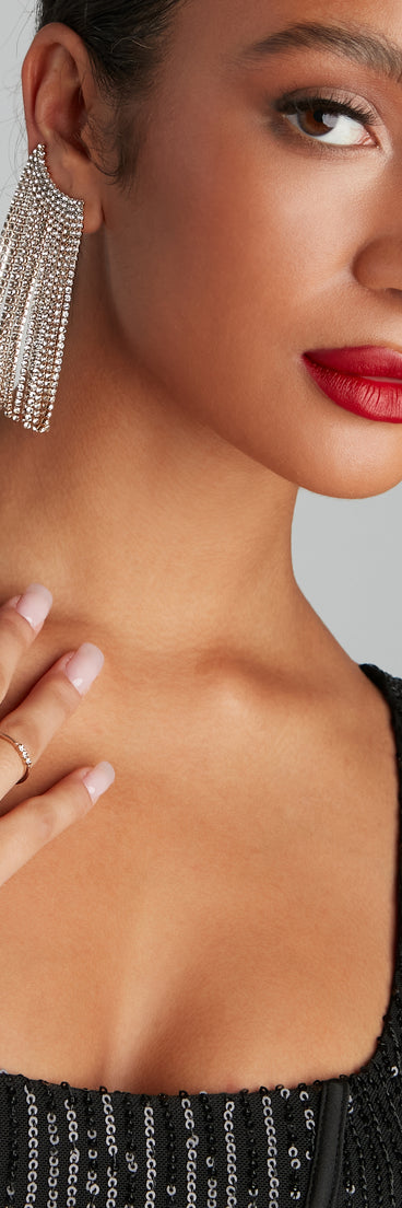 Angel Eyes Rhine Fringe Ear Cuffs is the perfect Homecoming look pick with on-trend details to make the 2023 HOCO dance your most memorable event yet!