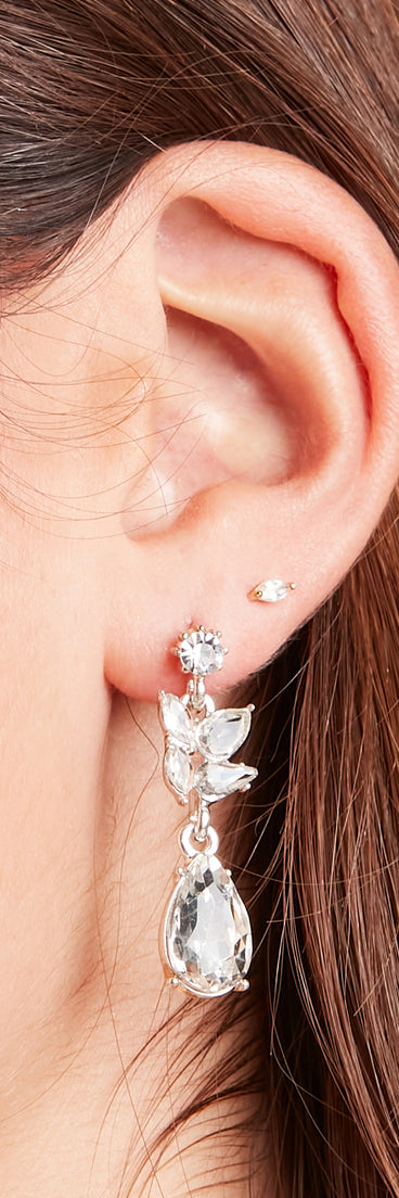 With Dainty Radiance Rhinestone Leaf Drop Earrings as your homecoming jewelry or accessories, your 2023 Homecoming dress look will be fire!