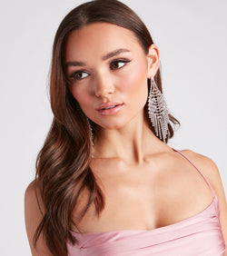 With Drama Lover Rhinestone Chandelier Earrings as your homecoming jewelry or accessories, your 2023 Homecoming dress look will be fire!